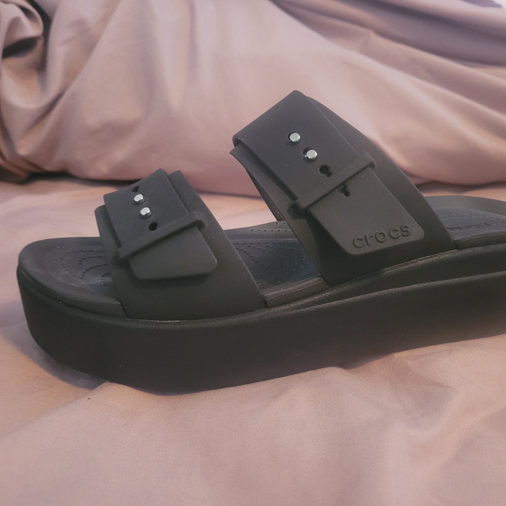 Black Crocs Brooklyn Sandals